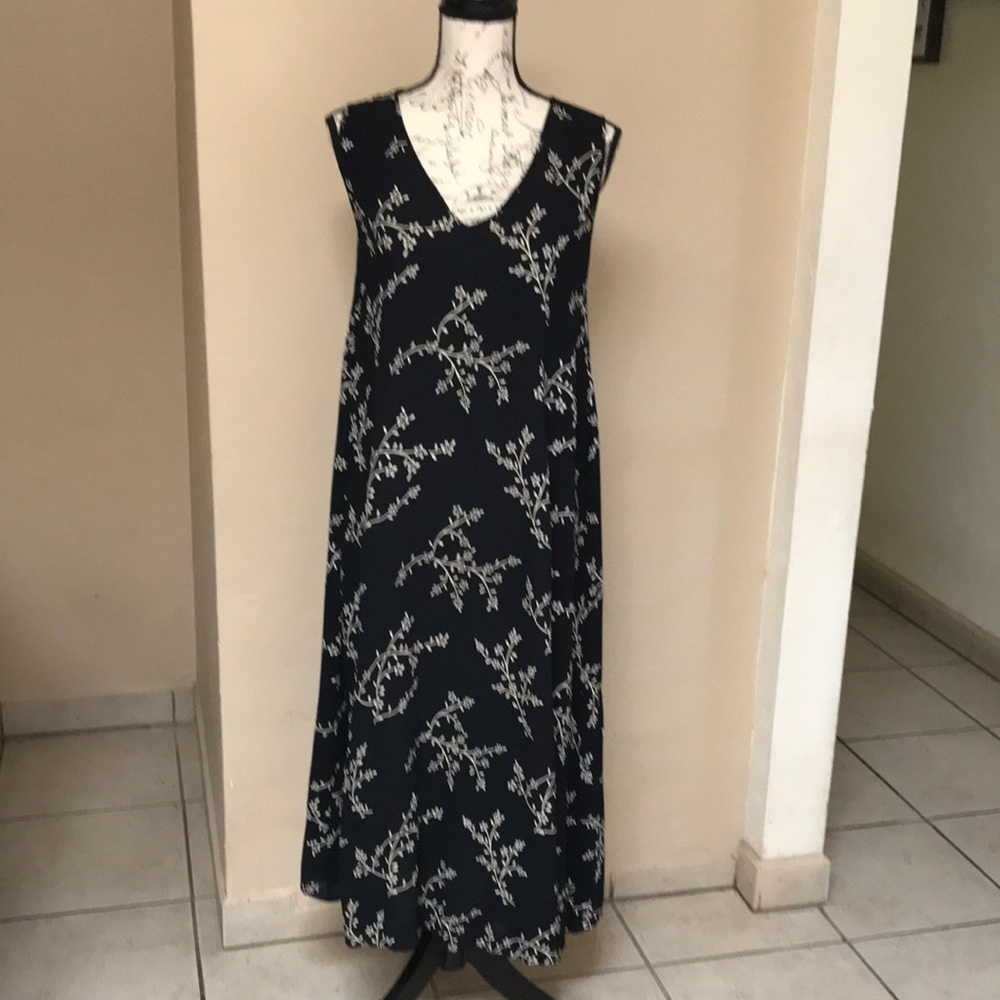 LOLETTE Long Black & White Dress. Size Small